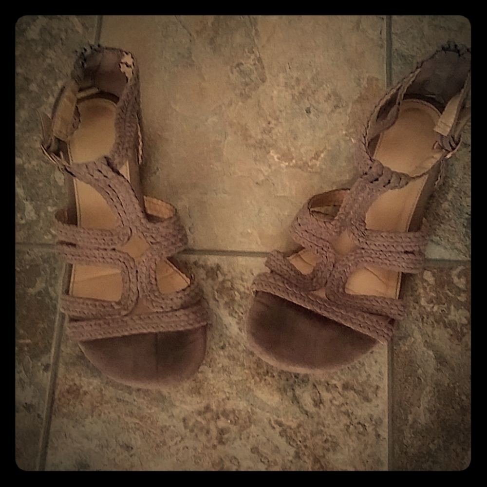 Lauren Conrad Earthtone sandal
